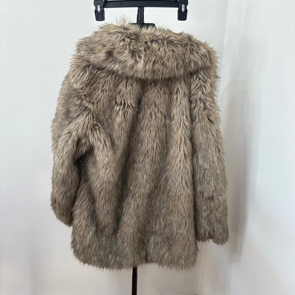 Stradivarius Plush Teddy Jacket in Brown - Picture 8 of 8